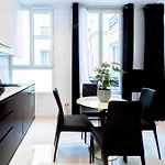 Champs-Élysées Executive Apartment