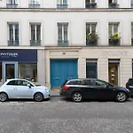 Champs-Élysées Executive Apartment